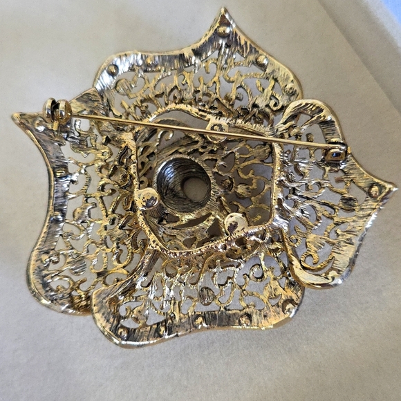 Vintage Statement Gold Flower Brooch Pin - Picture 4 of 7